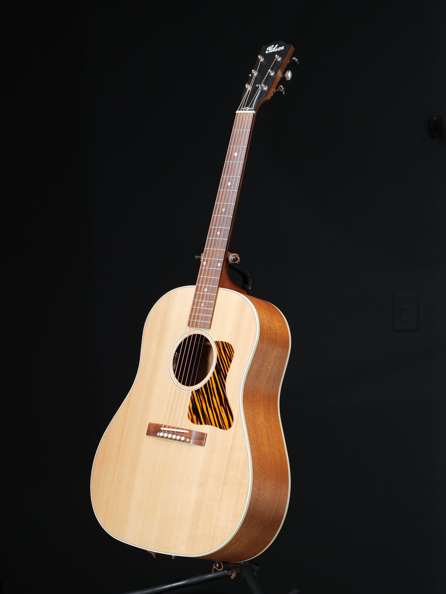 Gibson J-35 2023