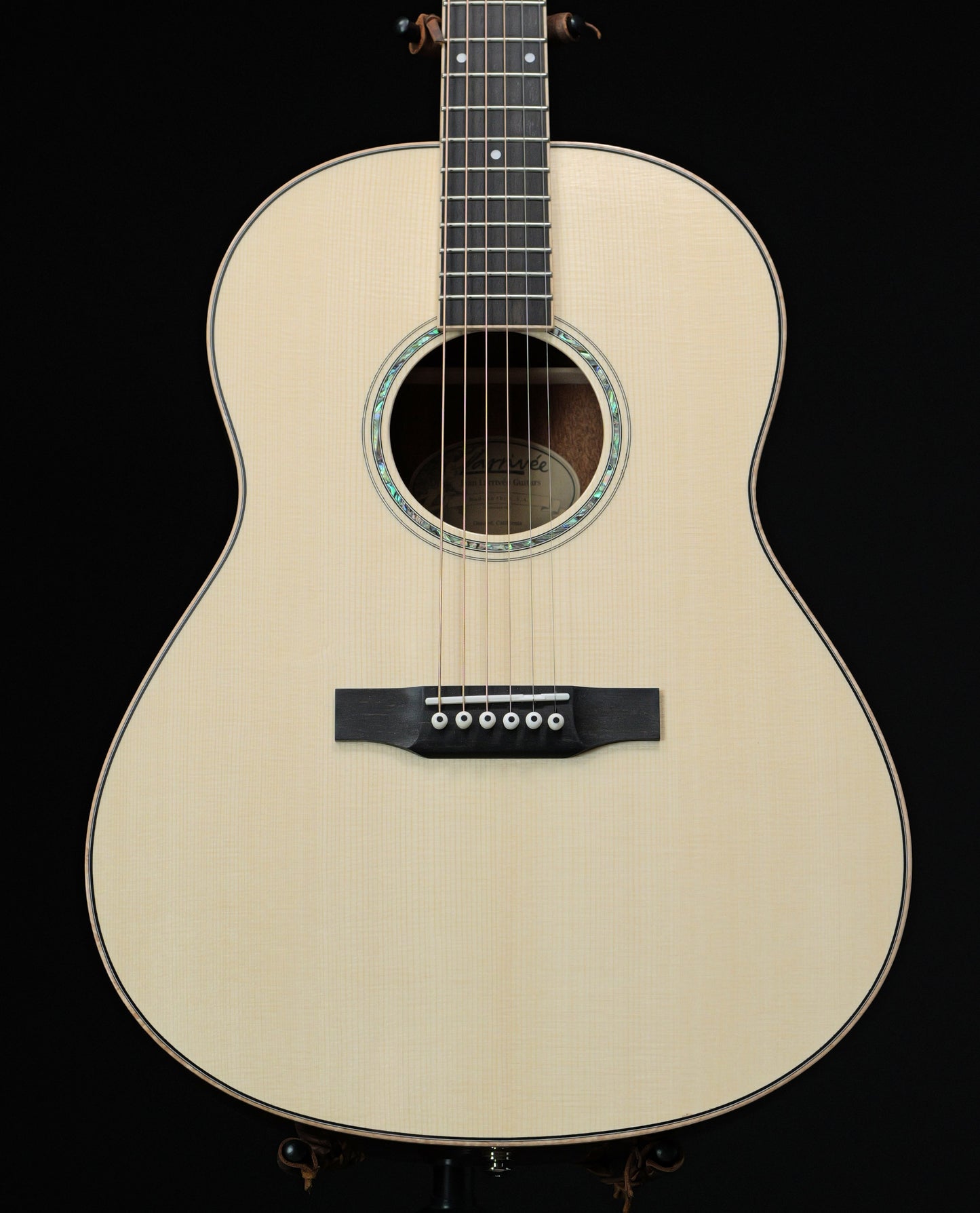 Larrivee L-05 Presentation Moon Spruce