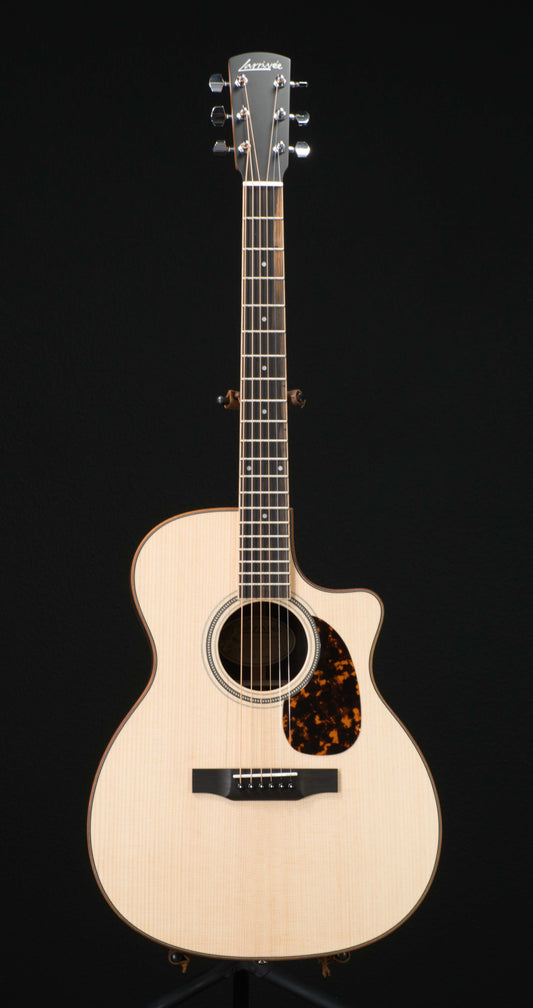 Larrivee OMV-03R Rosewood & Sitka Koa binding