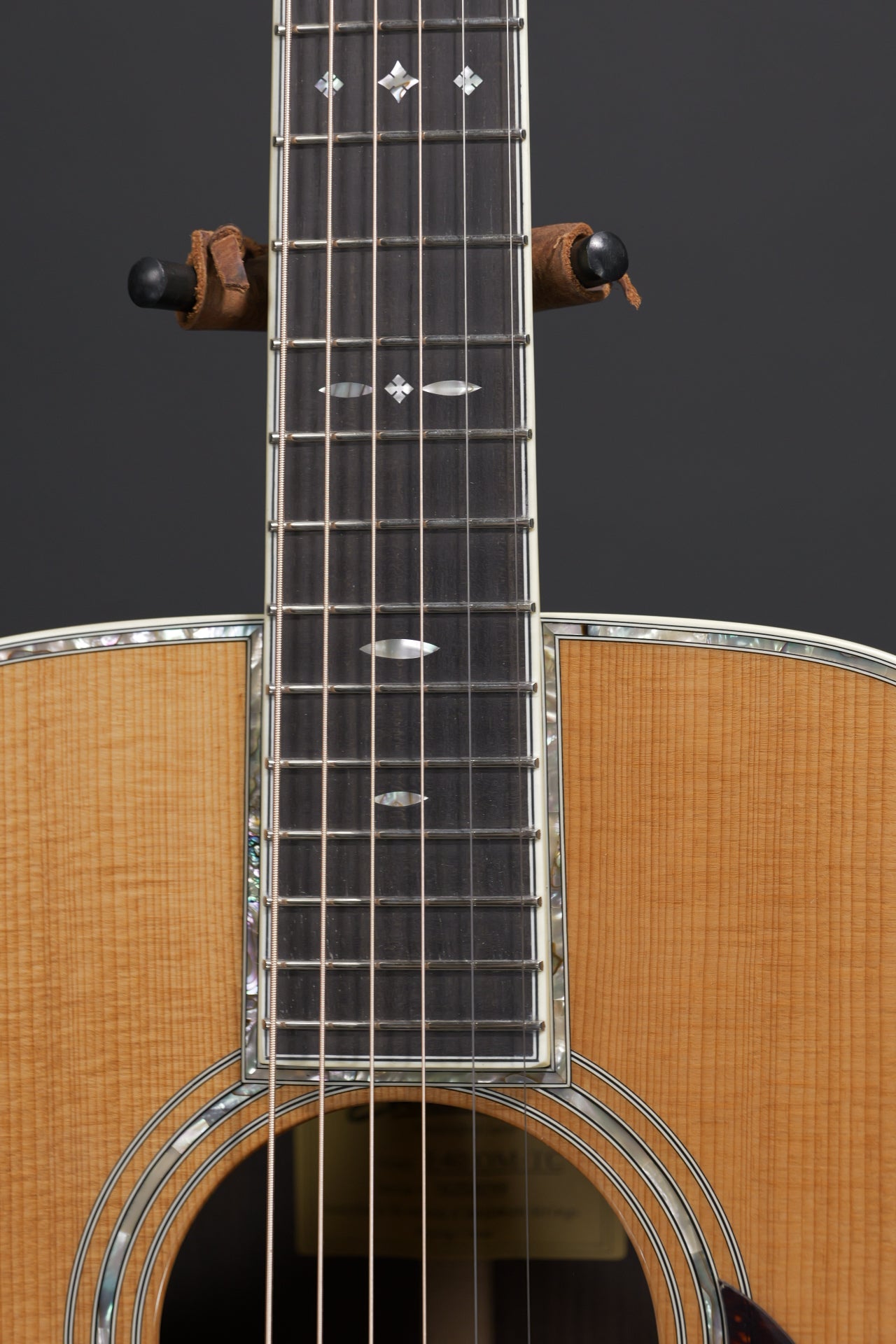 Eastman E40OM-TC Thermo-Cured Adirondack Spruce
