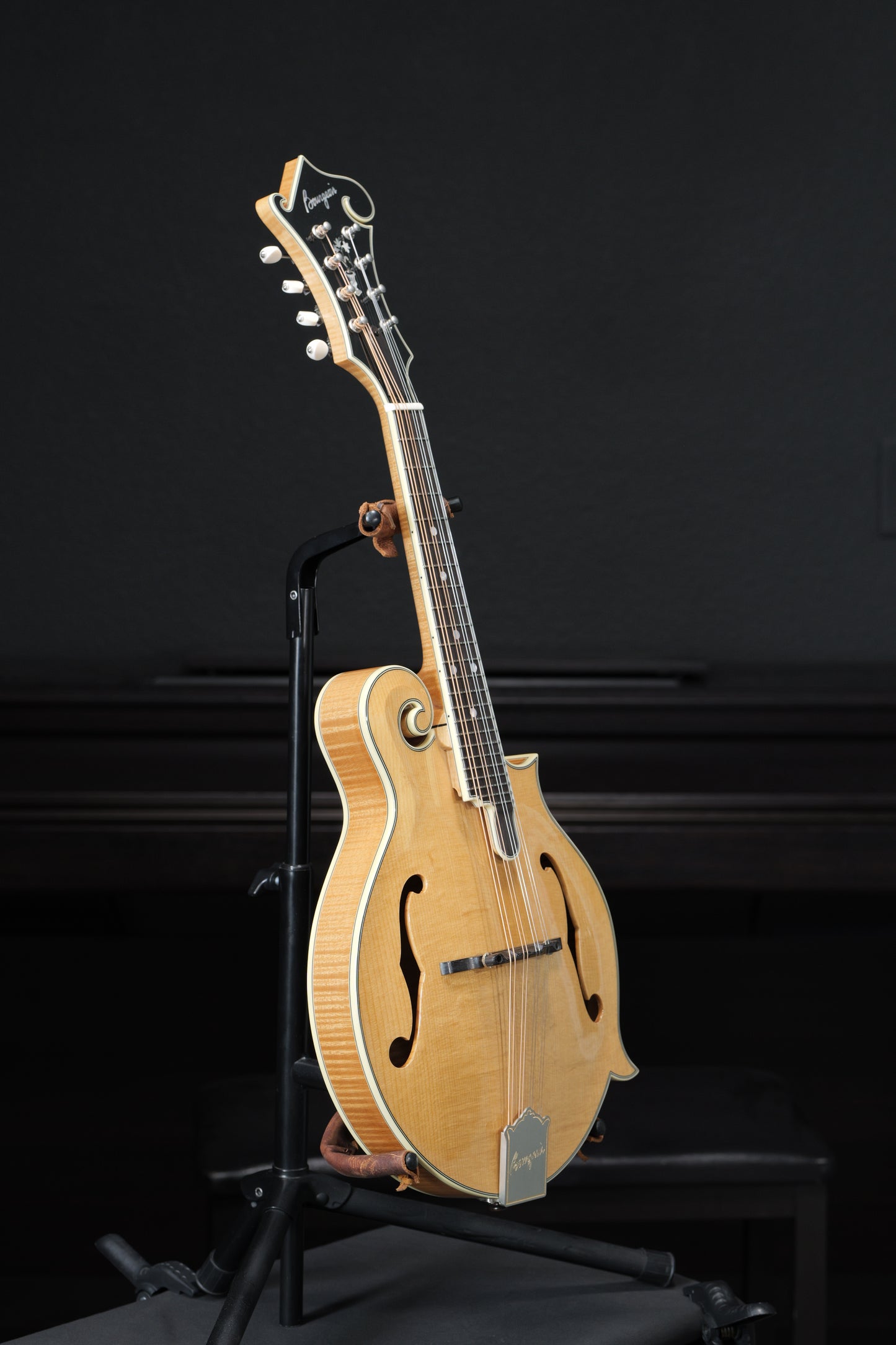 Bourgeois M5-F Mandolin Torrefied Maple & Spruce
