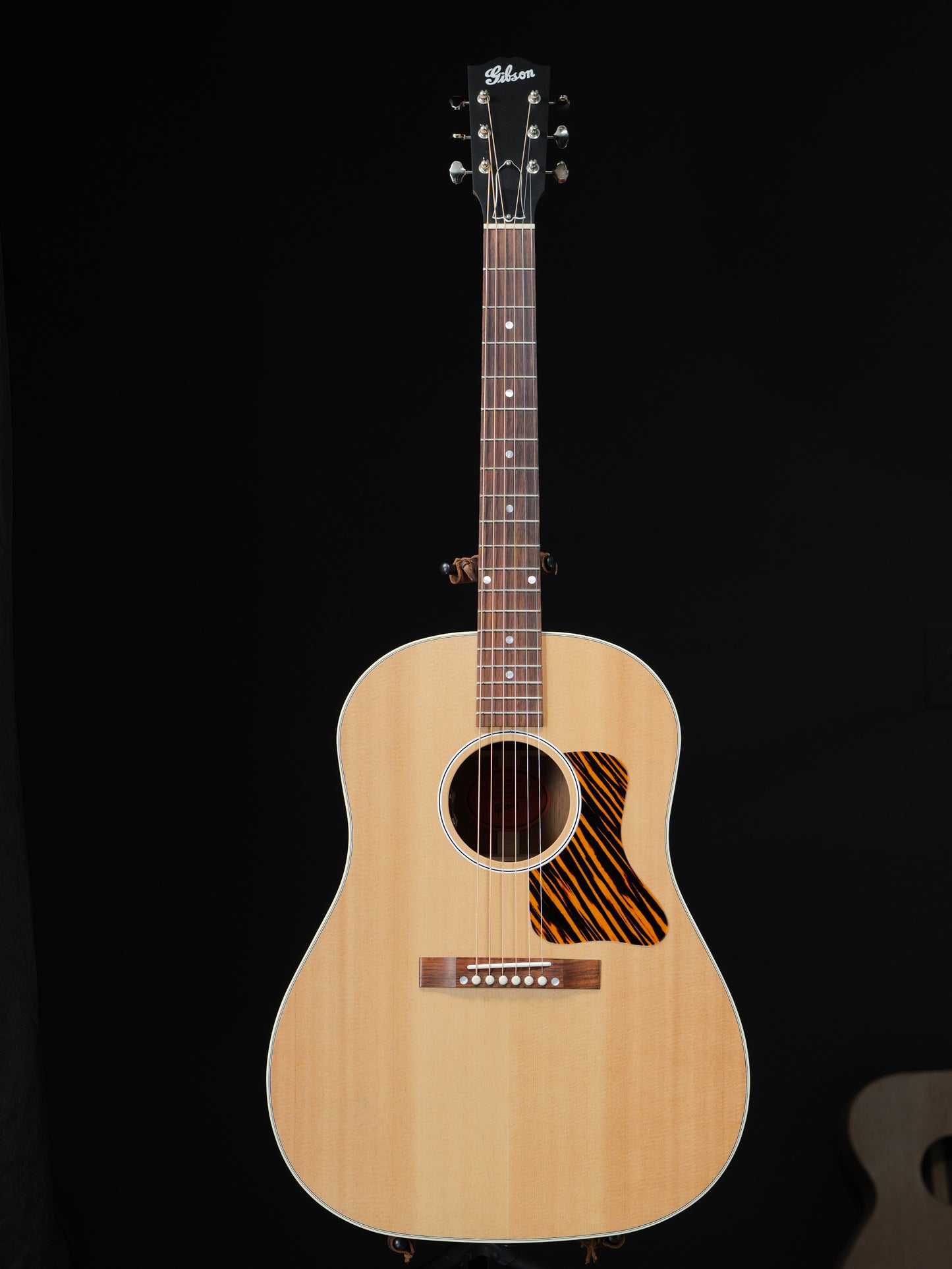 Gibson J-35 2023